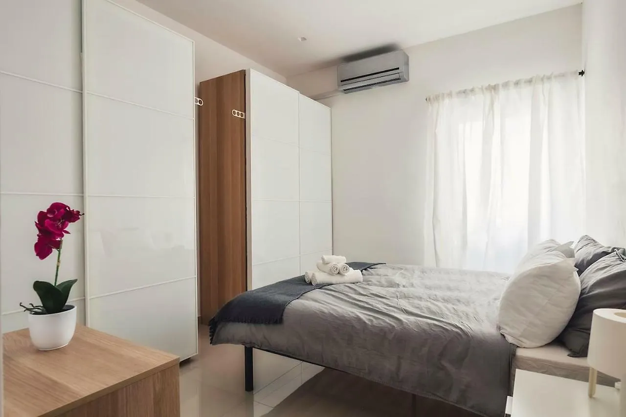 Bright Apartment In St Julians - Free Parking Saint Julian's