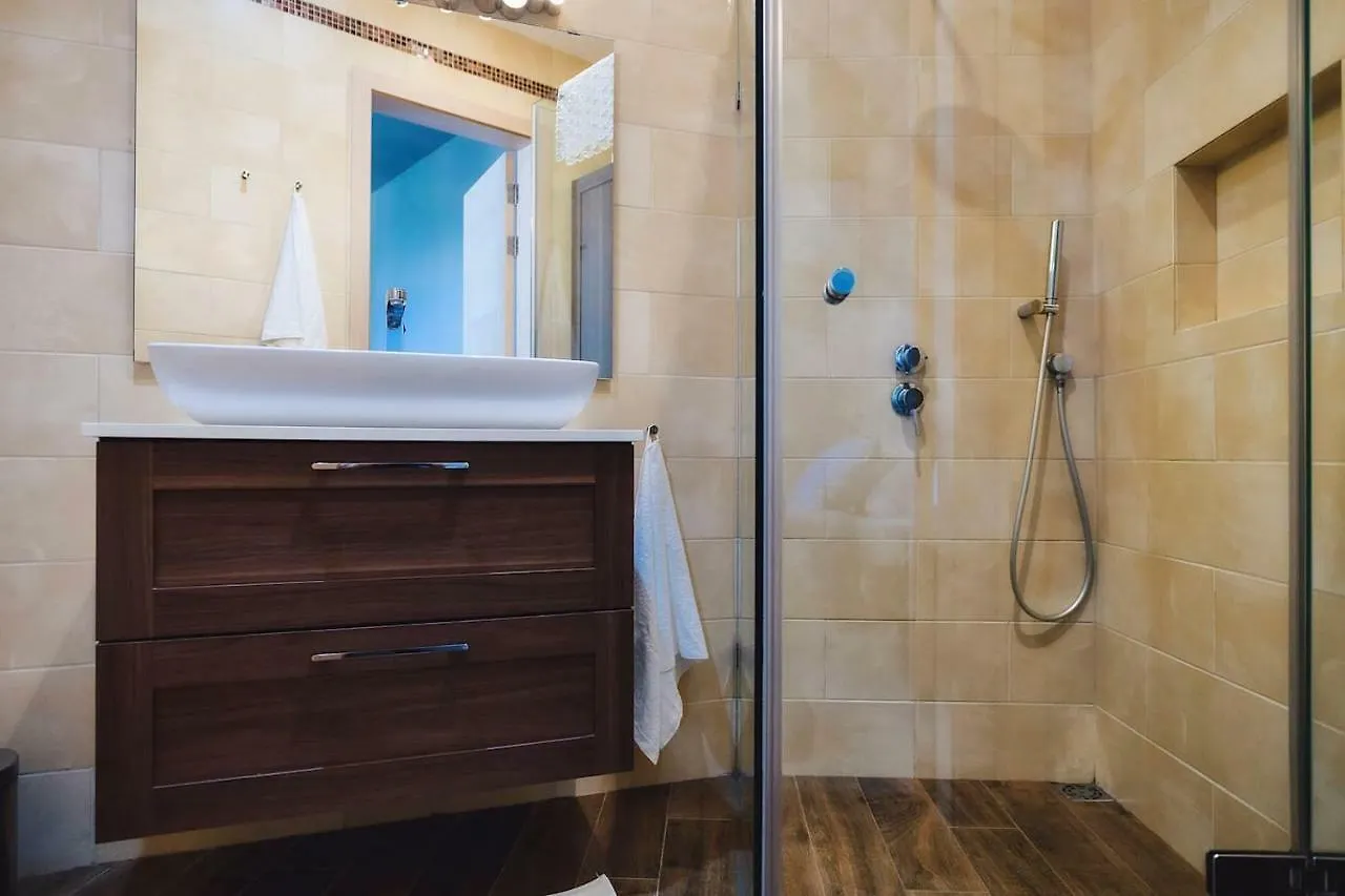 Bright Apartment In St Julians - Free Parking Saint Julian's