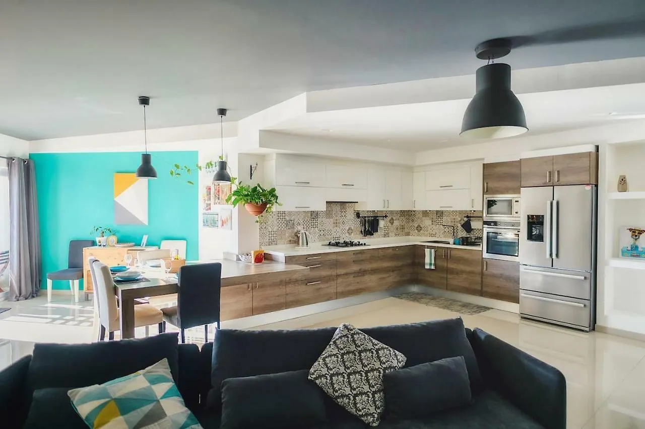 Bright Apartment In St Julians - Free Parking Saint Julian's 0*,