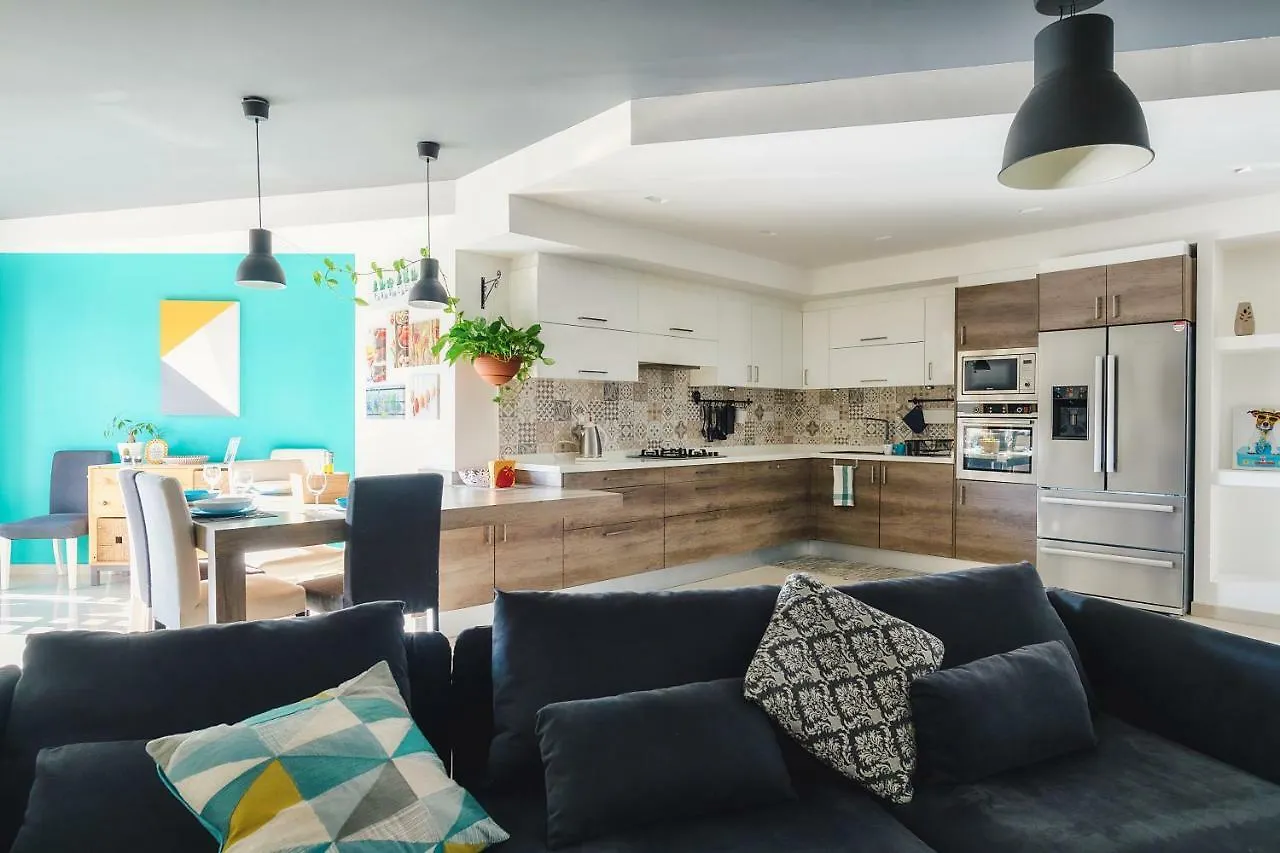 Bright Apartment In St Julians - Free Parking Saint Julian's