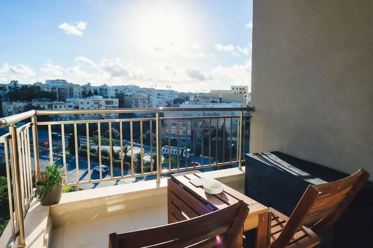 Bright Apartment In St Julians - Free Parking Saint Julian's